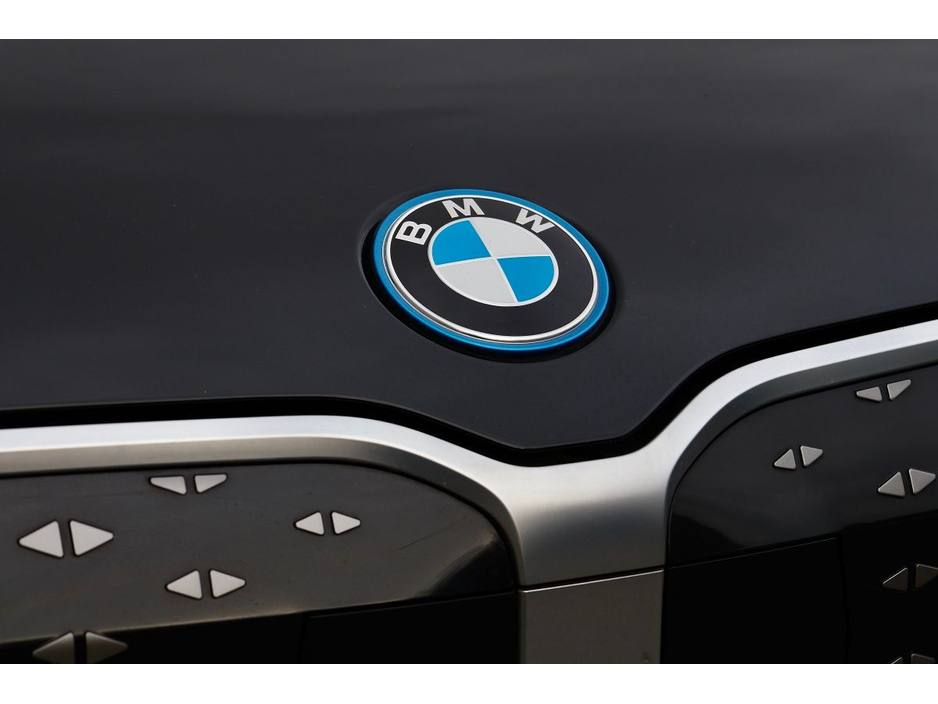 2024 BMW iX1 - image 4