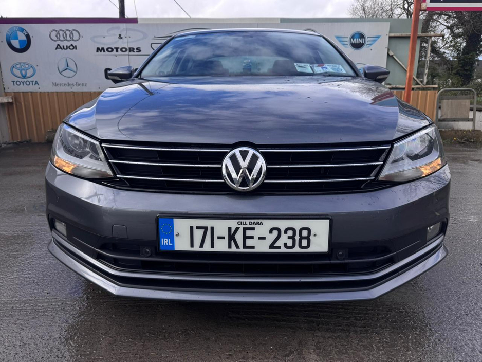 2017 Volkswagen Jetta - image 3