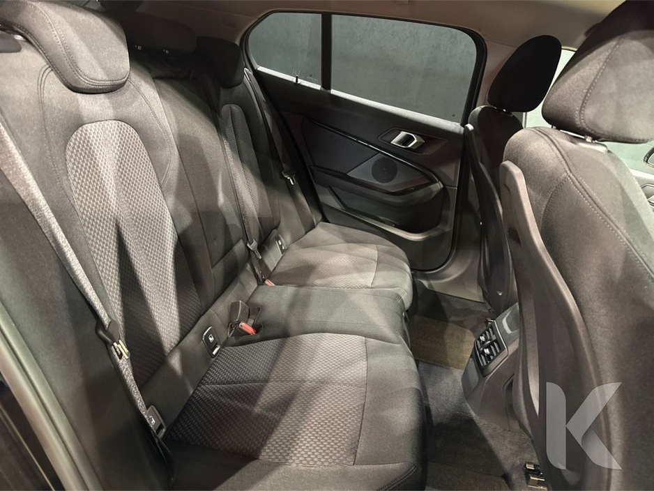 2020 BMW 1 Series - image 14