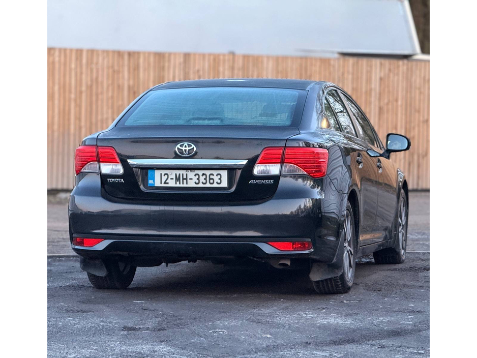2012 Toyota Avensis - image 12