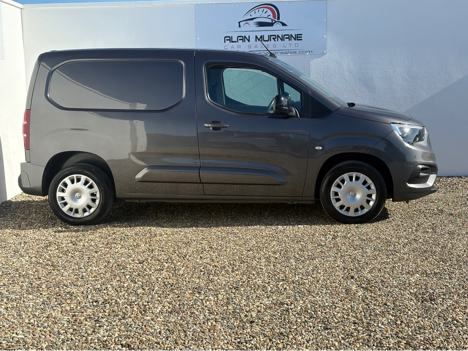 2023 Vauxhall Combo - image 4