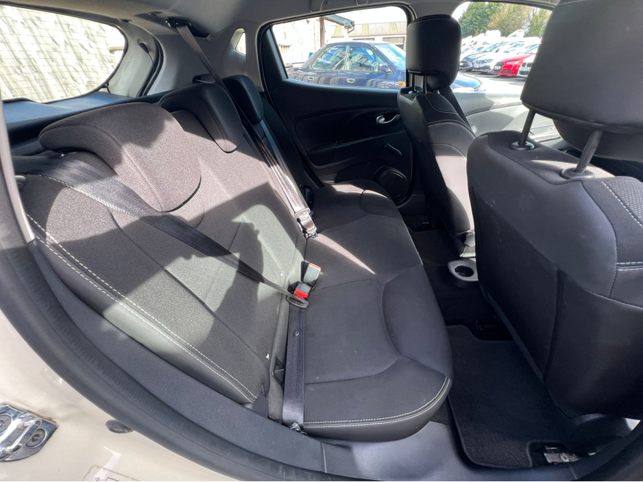 2017 Renault Clio - image 11