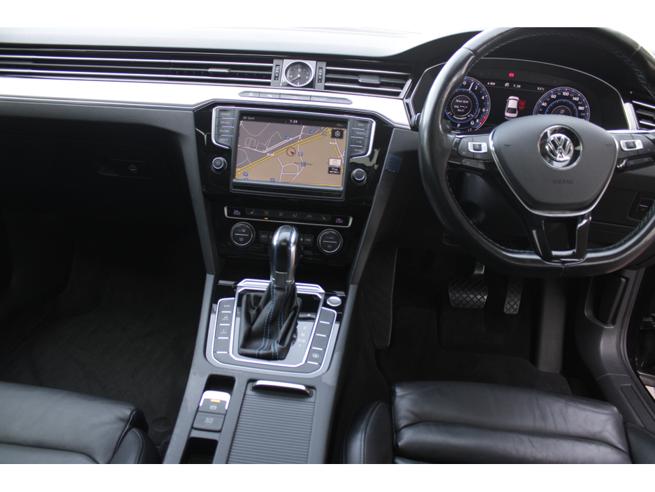 2016 Volkswagen Passat - image 18