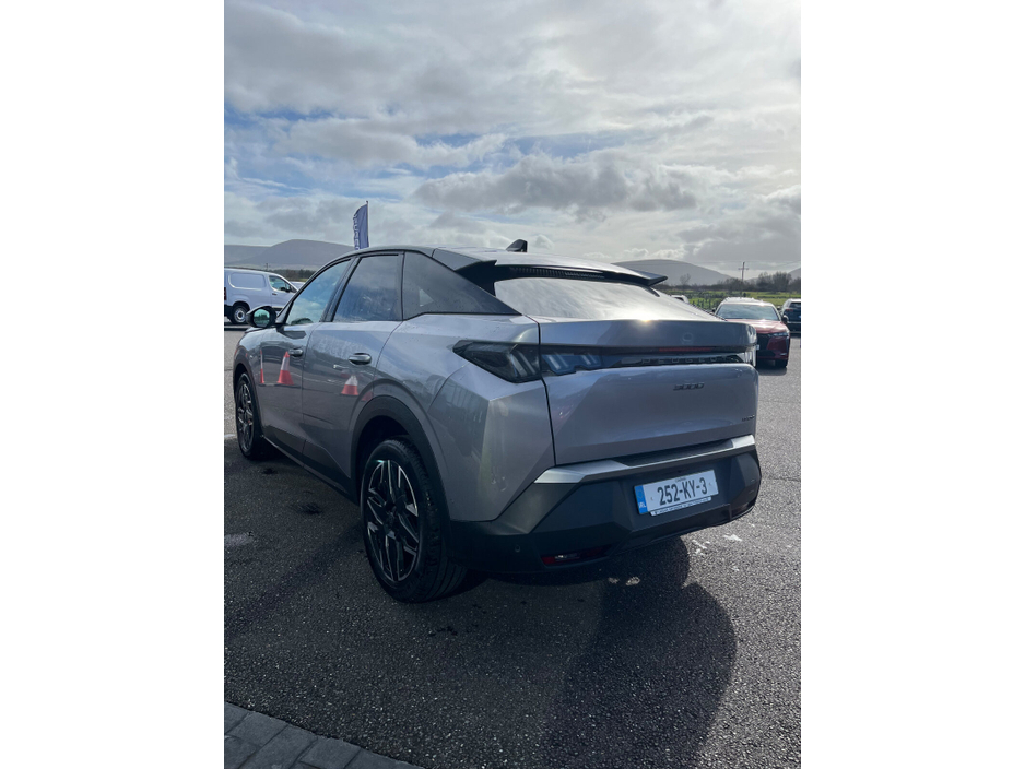 2025 Peugeot 5008 - image 4