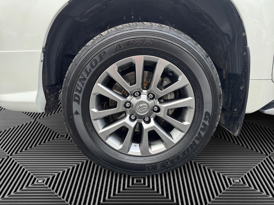 2024 Toyota Landcruiser - image 10