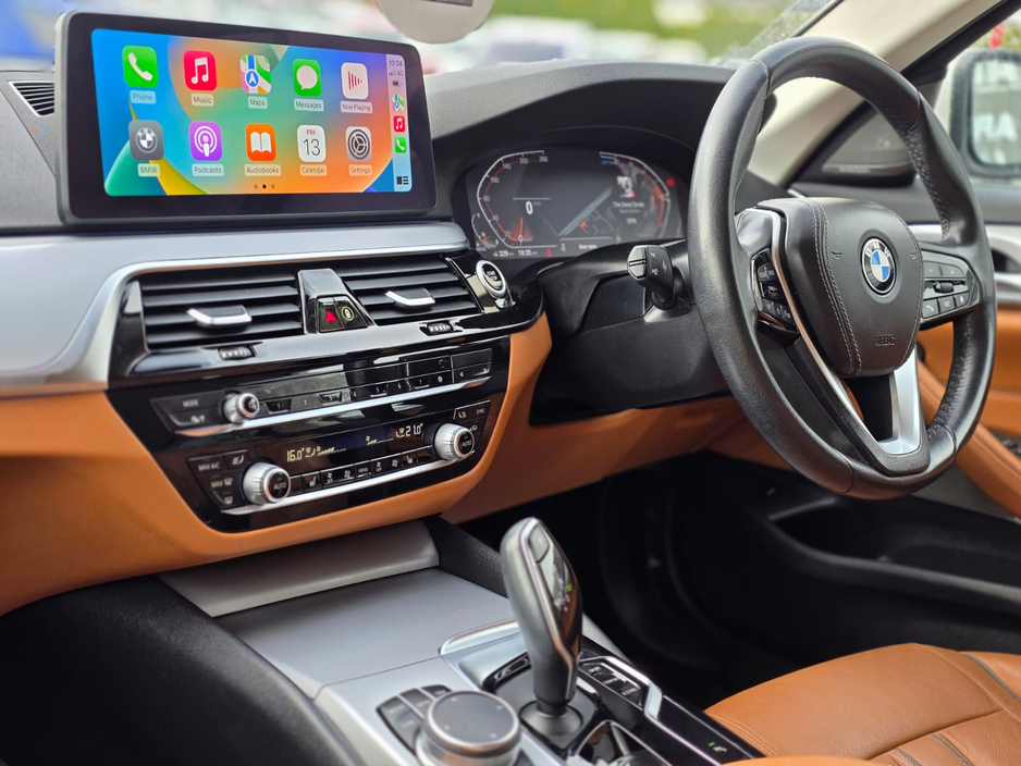 2021 BMW 5 Series - image 19