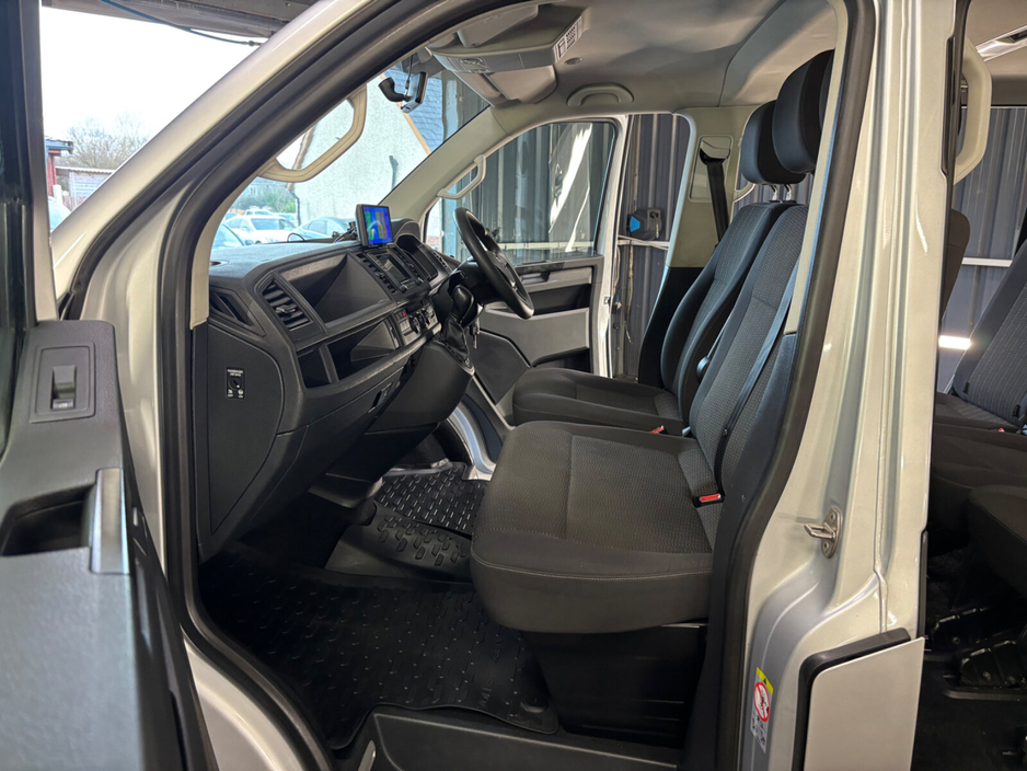 2019 Volkswagen Transporter Shuttle - image 16