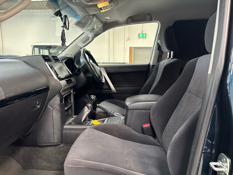 2023 Toyota Landcruiser - image 6