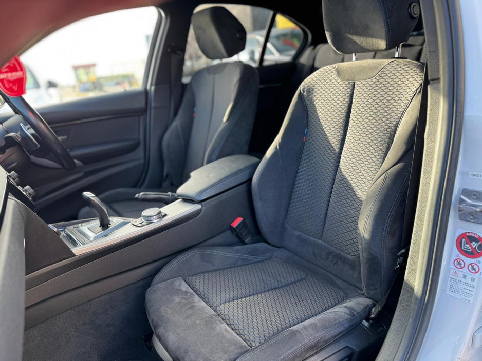 2016 BMW 3 Series - image 18