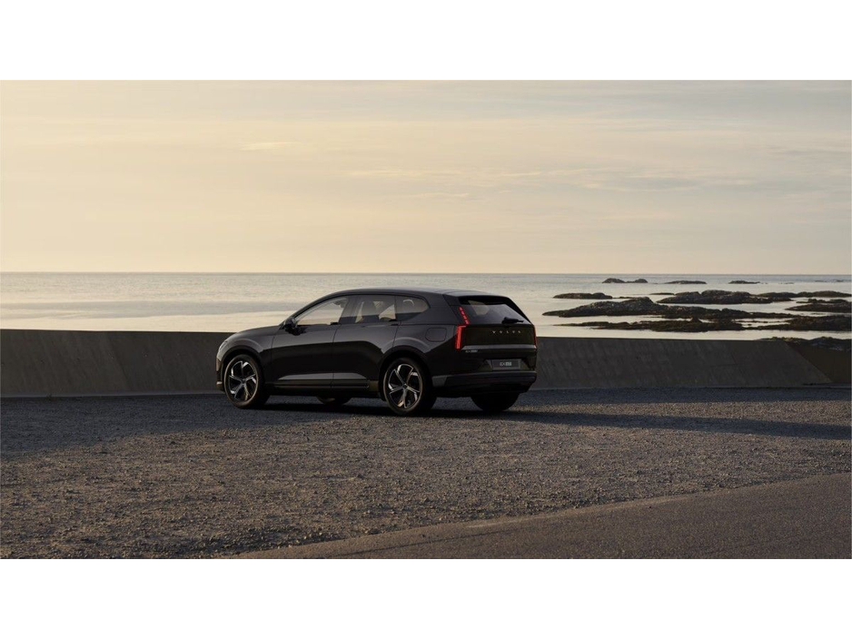 2026 Volvo XC60 - image 5