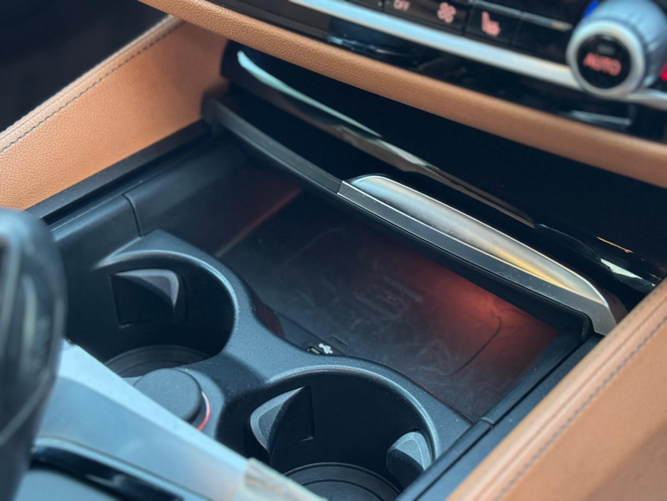 2017 BMW 5 Series - image 18