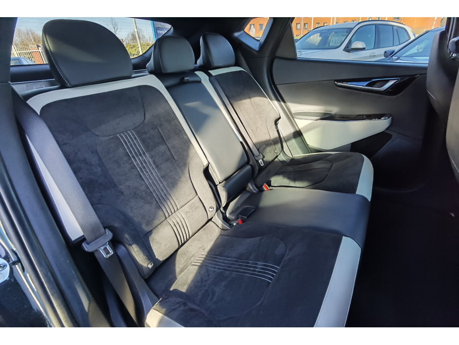 2022 Kia EV6 - image 10