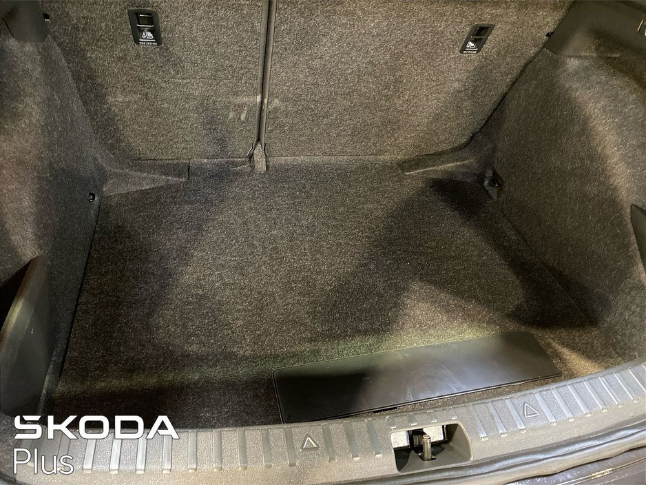 2025 Skoda Scala - image 9