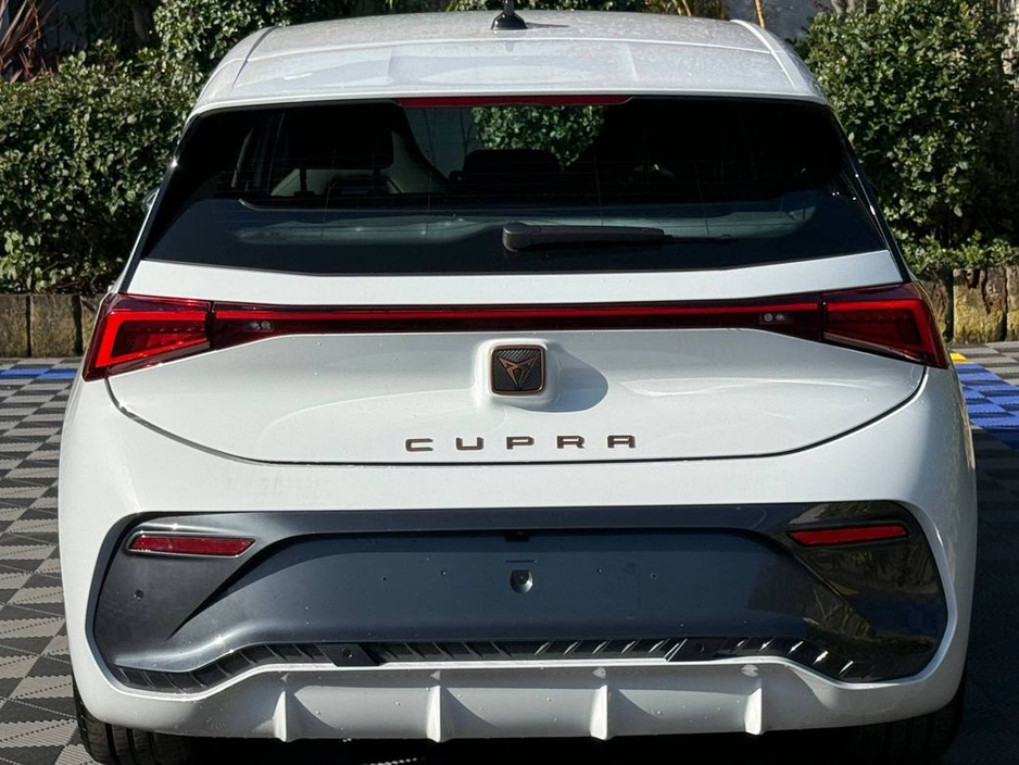 2023 Cupra Born - image 5