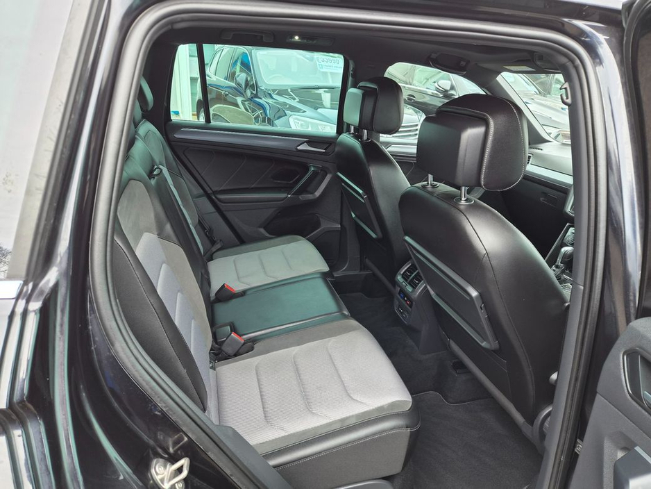 2018 Volkswagen Tiguan - image 12