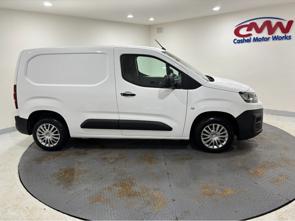 2020 Citroen Berlingo - image 8