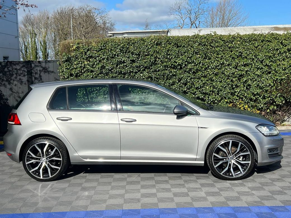 2015 Volkswagen Golf - image 2