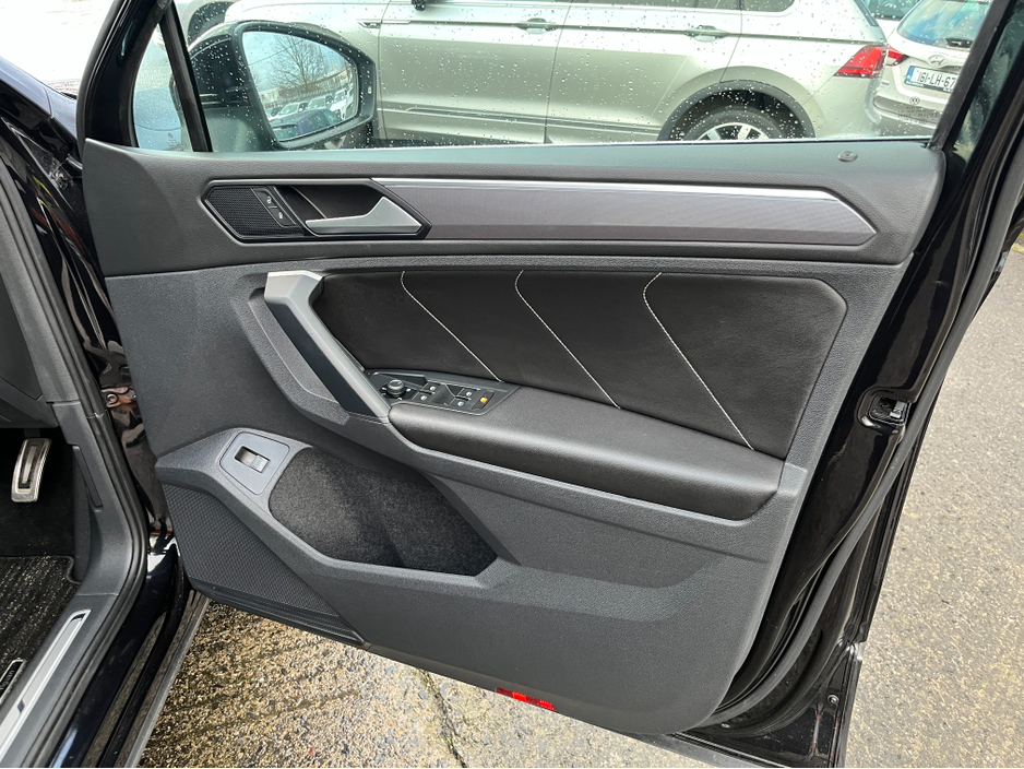 2020 Volkswagen Tiguan R-LINE 4MOTION AUTOMATIC 2.0 DIESEL //LOW MILES//HIGH SPEC//HEATED FRONT AND REAR SEATS//HEAD UP DISPLAY//360 PARKING CAMERAS// €34,950