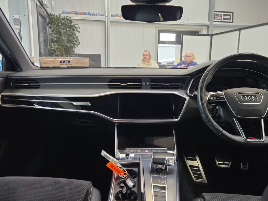 2021 Audi A6 - image 12