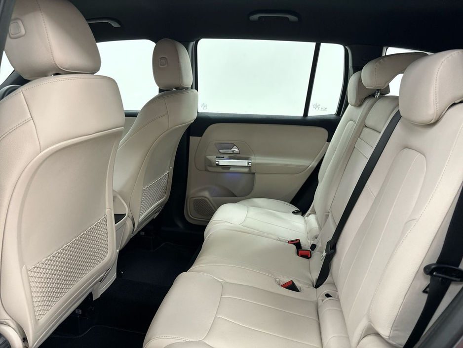 2025 Mercedes-Benz GLB - image 4