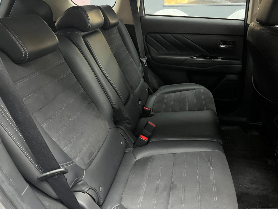 2018 Mitsubishi Outlander - image 15