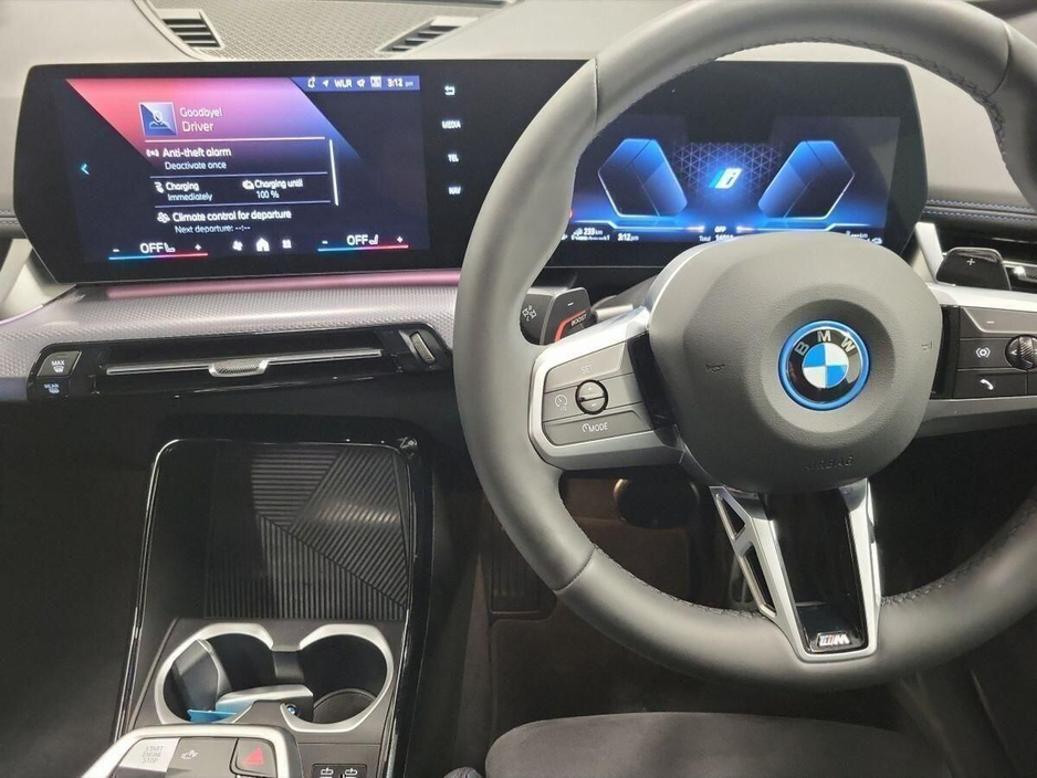 2025 BMW X1 - image 9