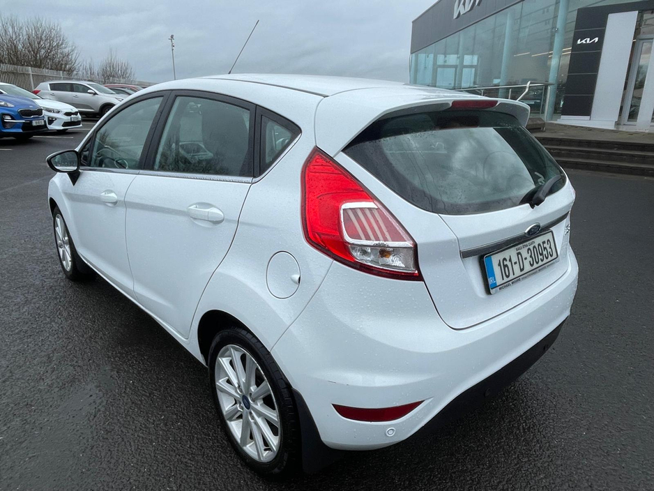 2016 Ford Fiesta - image 2