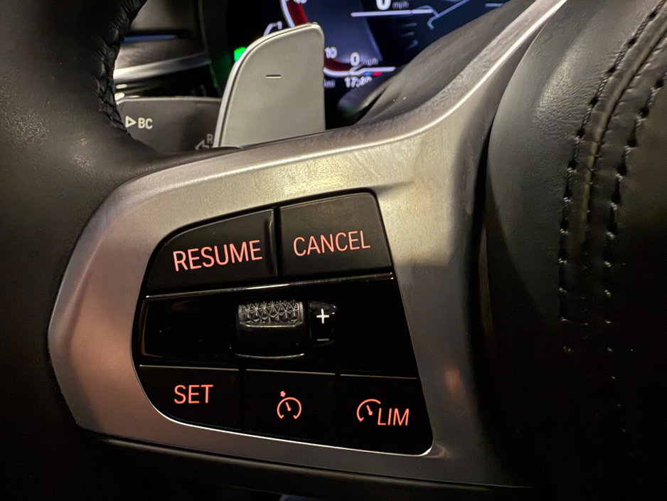 2022 BMW 5 Series - image 22