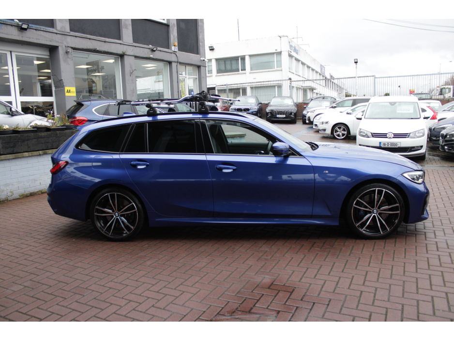 2021 BMW 3 Series - image 3