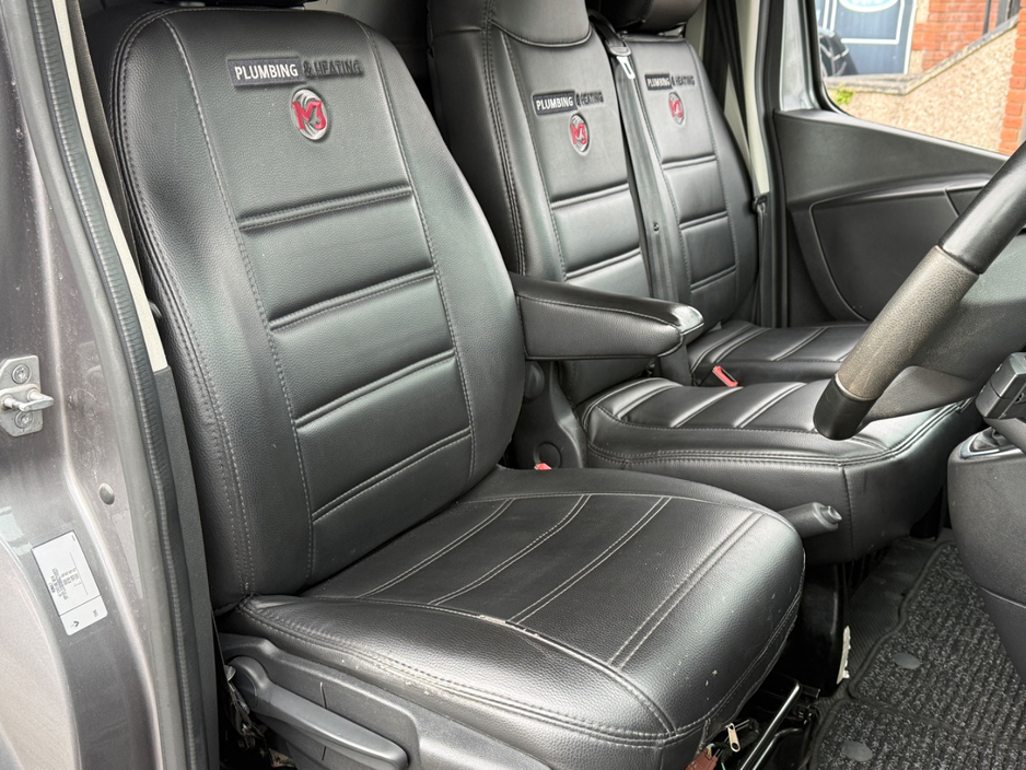 2021 Renault Trafic - image 17