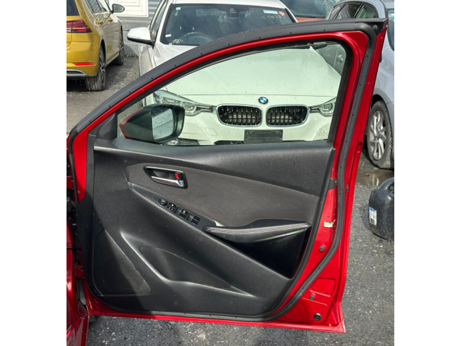 2015 Mazda Demio - image 6