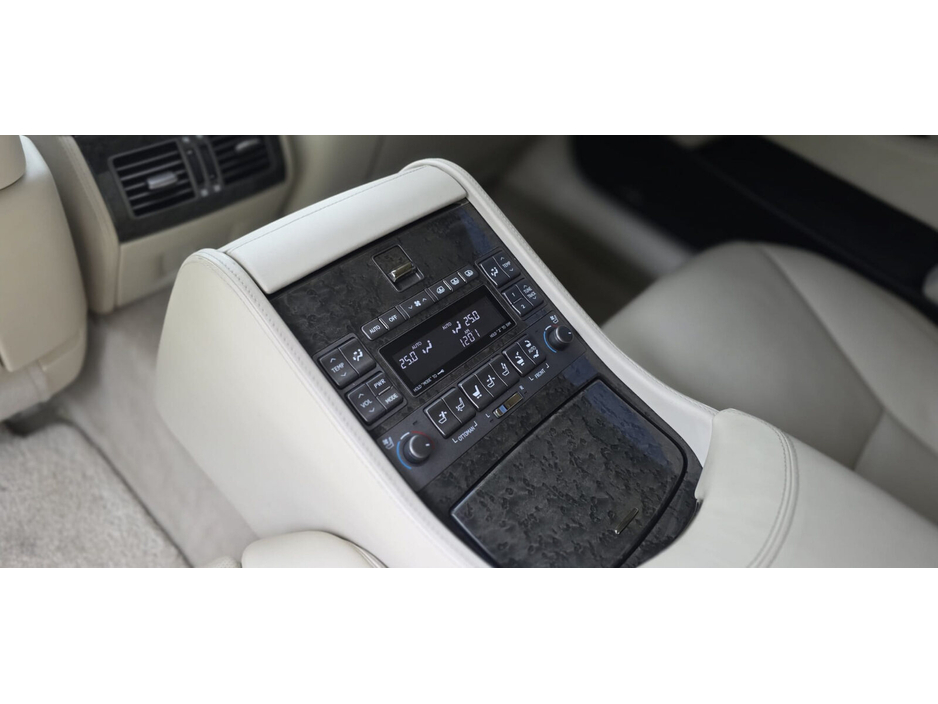 2008 Lexus LS 600 H - image 15