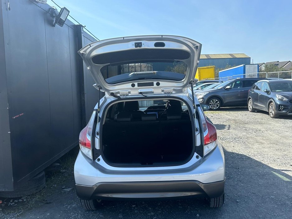 2015 Toyota Aqua - image 9