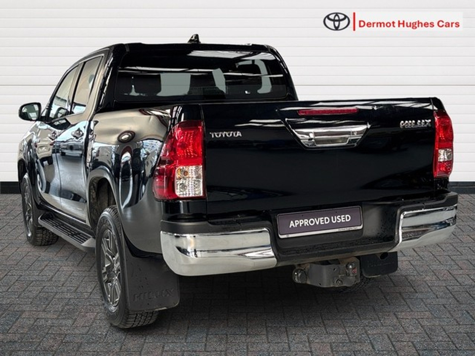 2024 Toyota Hilux - image 2