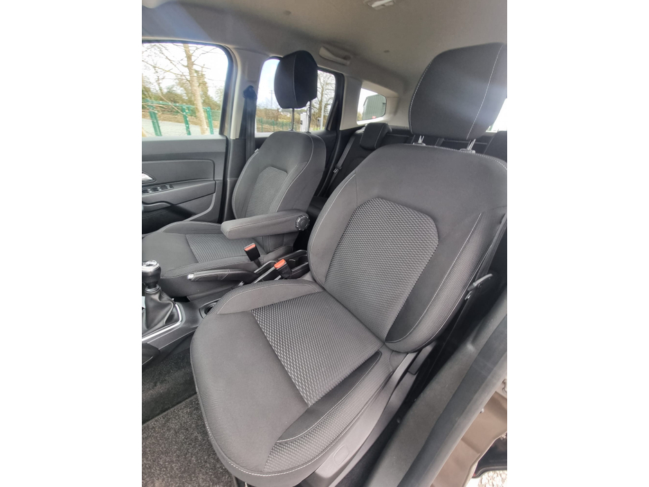 2021 Dacia Duster - image 15