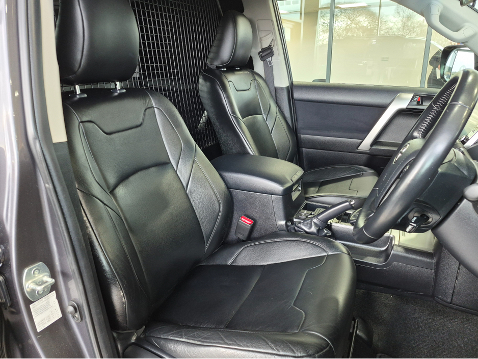 2022 Toyota Landcruiser - image 5