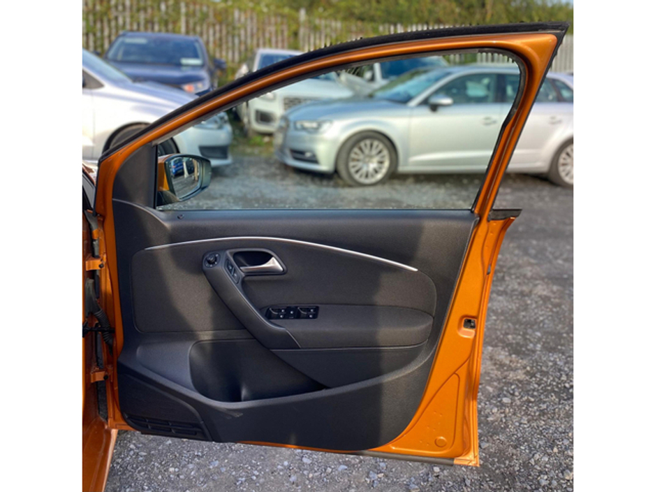 2017 Volkswagen Polo - image 6