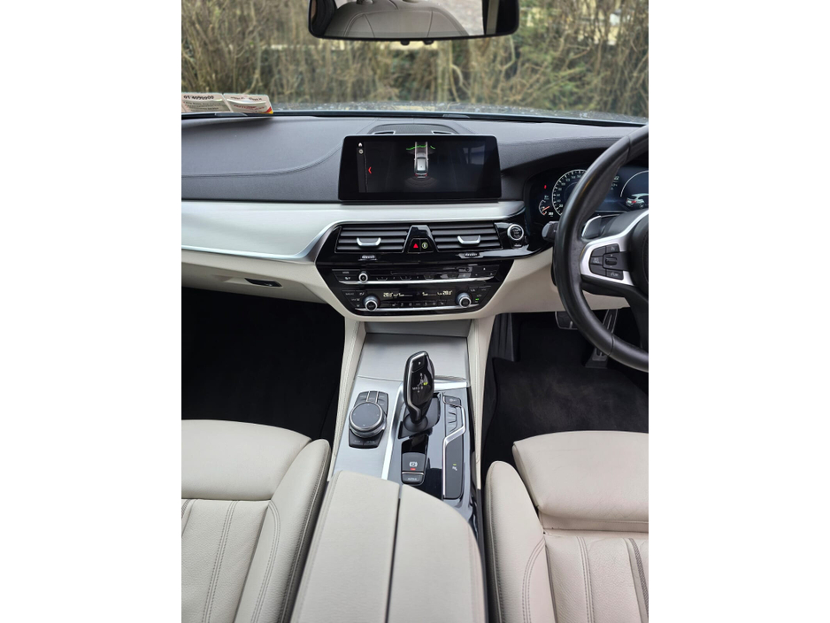 2019 BMW 5 Series - image 13