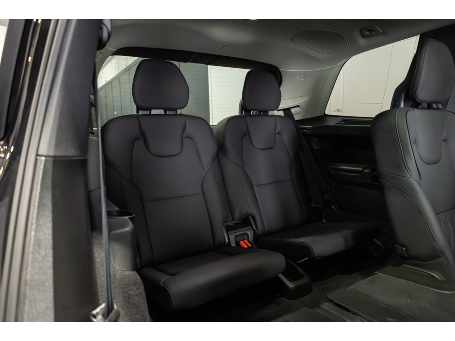 2025 Volvo XC90 T8 PHEV 455hp Plus (Dark Theme) €78,950