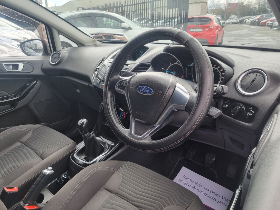 2015 Ford Fiesta - image 5