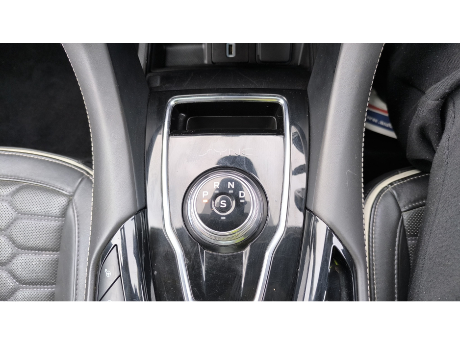 2020 Ford Mondeo - image 15