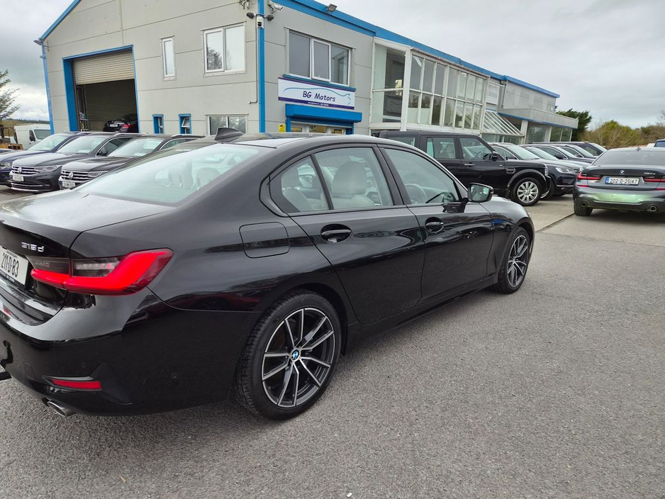 2021 BMW 3 Series - image 7