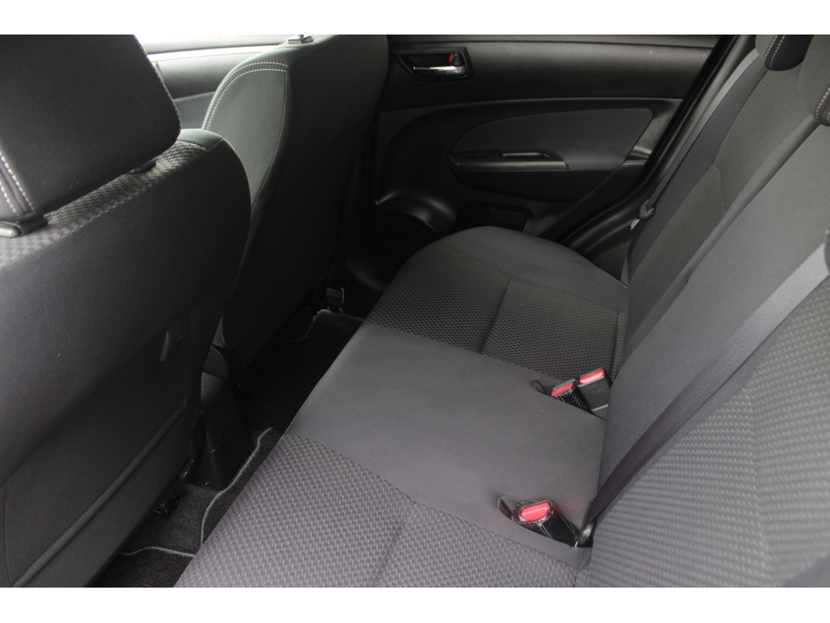 2015 Suzuki Swift - image 19