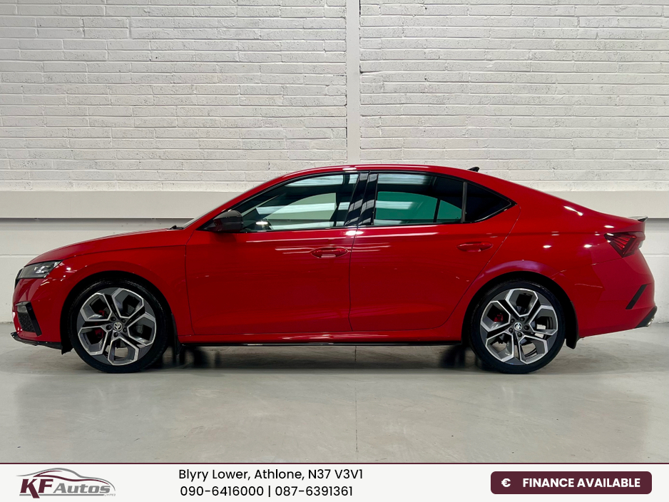 2023 Skoda Octavia - image 4