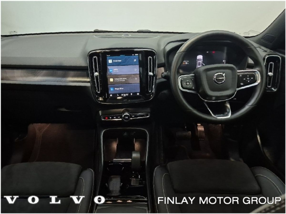2023 Volvo XC40 - image 2