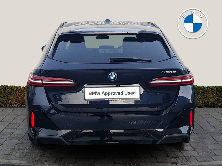 2025 BMW 5 Series - image 13