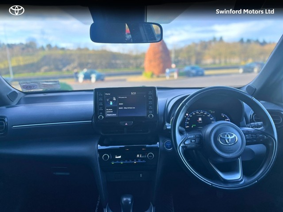 2024 Toyota Yaris Cross - image 8