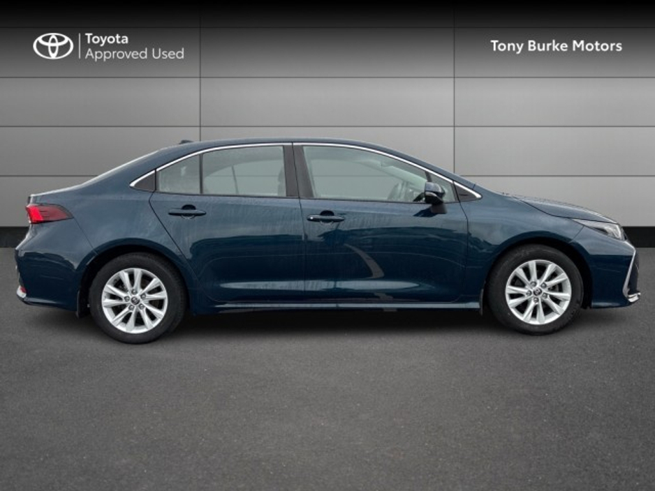 2023 Toyota Corolla - image 3