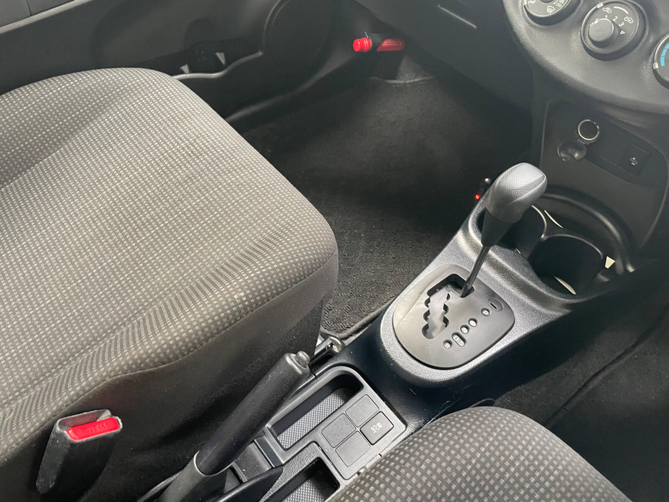 2018 Toyota Yaris - image 23