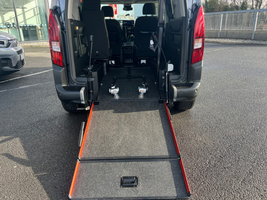 2024 Peugeot Rifter New Model Wheelchair Accessible Low Kms €26,950